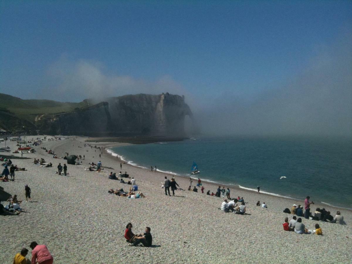 Le Tout A Pied Et Son Parking Prive Etretat Luaran gambar