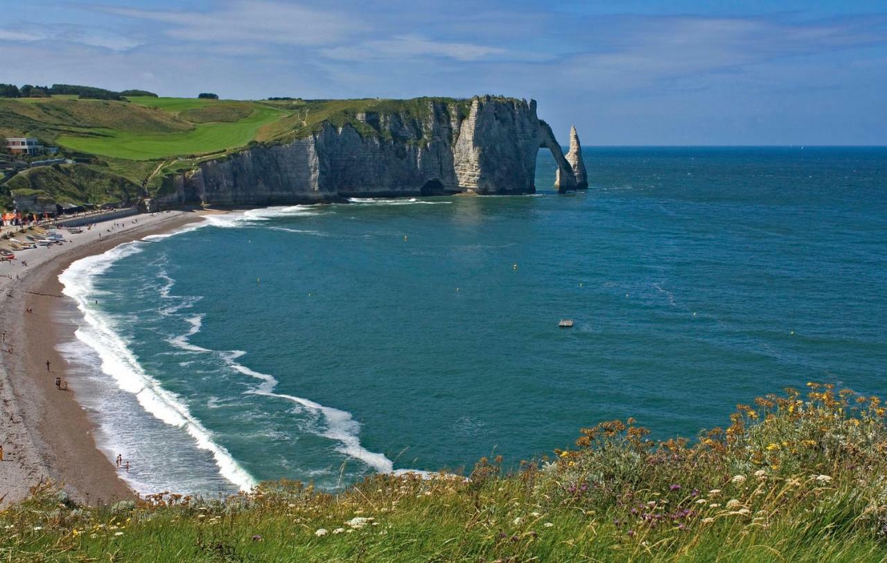 Le Tout A Pied Et Son Parking Prive Etretat Luaran gambar