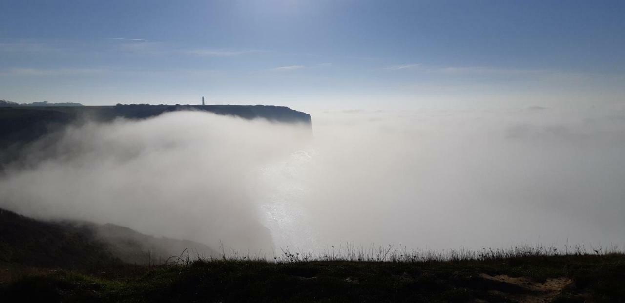 Le Tout A Pied Et Son Parking Prive Etretat Luaran gambar